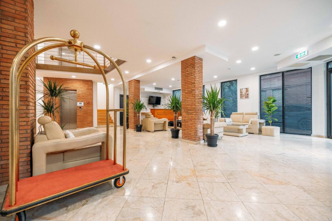 מלון Atrium Boutique