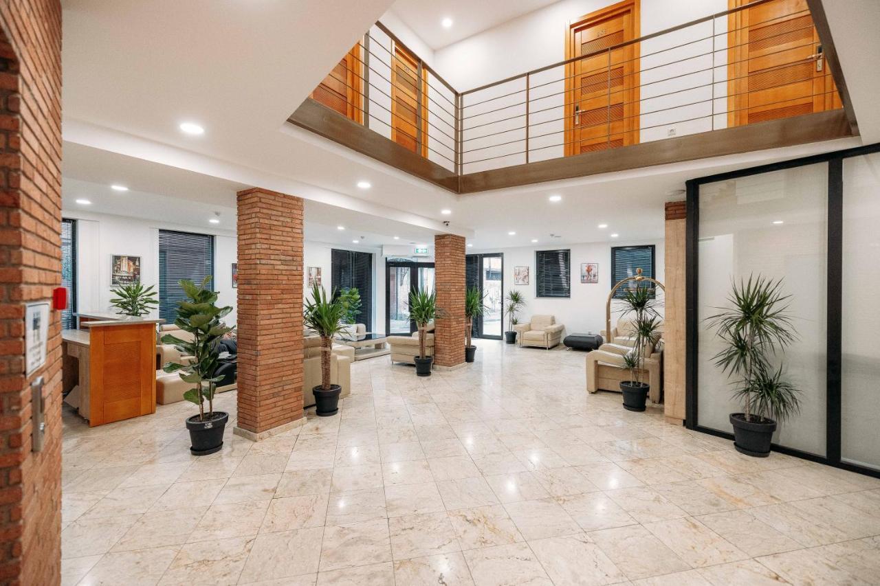 מלון Atrium Boutique