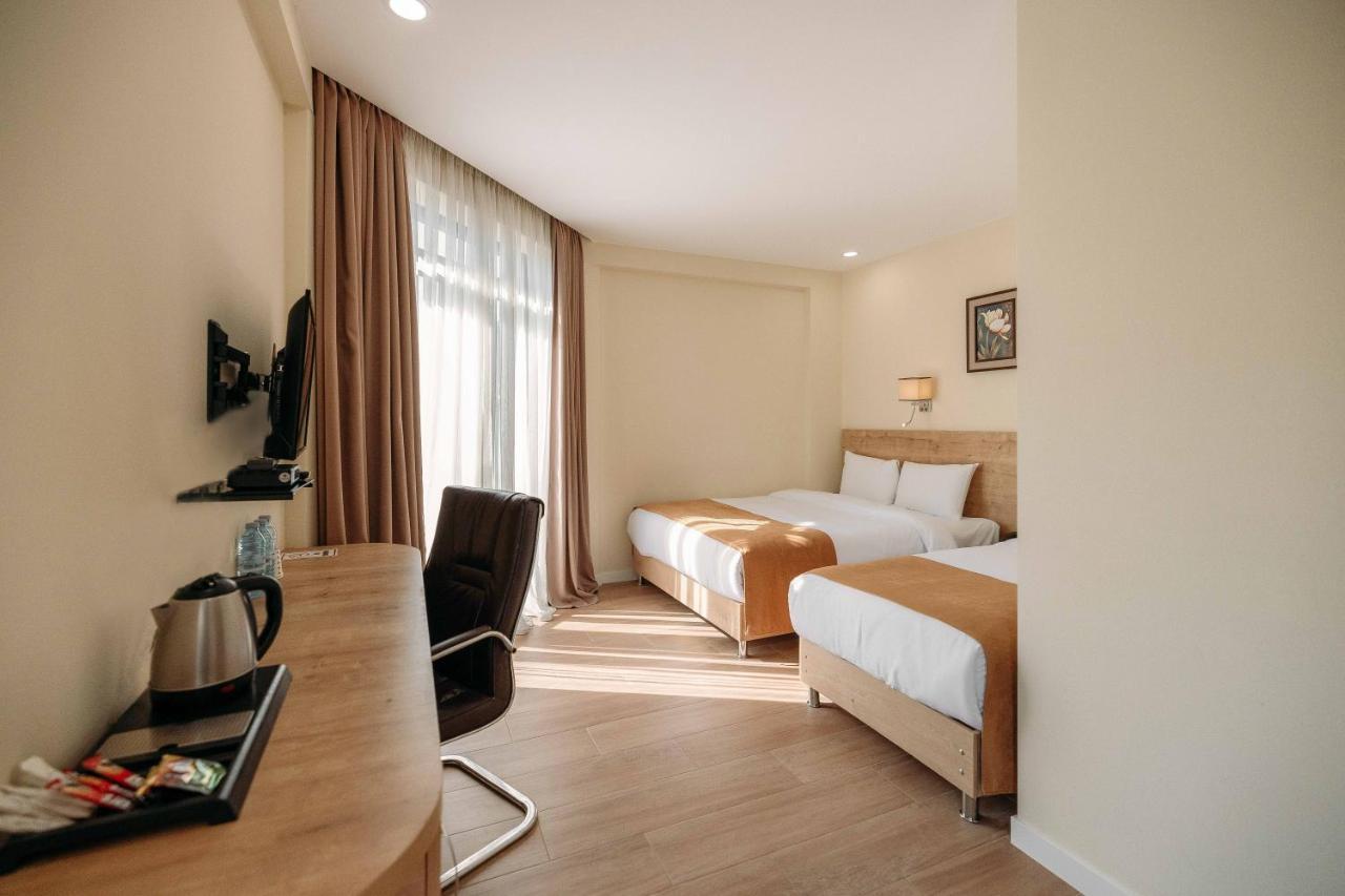 מלון Atrium Boutique 4*