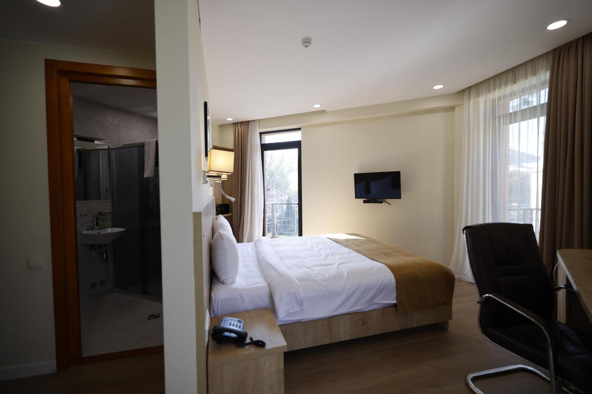 Atrium Boutique מלון